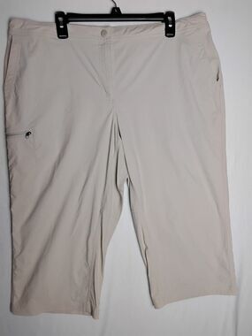 LL Bean Pants Womens 20 Khaki Petite Cargo Adjustable Capri Outdoors Hiking